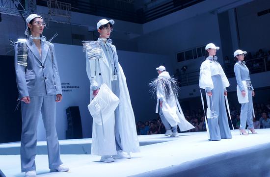 青春之裳，設(shè)計(jì)之聲 廣美工業(yè)設(shè)計(jì)學(xué)院2017屆服裝專業(yè)畢業(yè)作品展